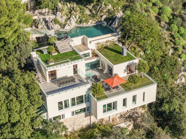 Villa drone